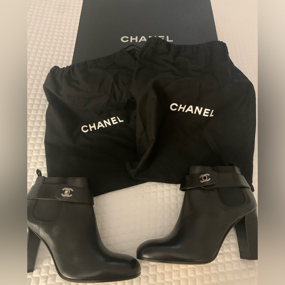 CHANEL SHORT BLACK BOOTS / BOOTIE - Picture 1 of 15